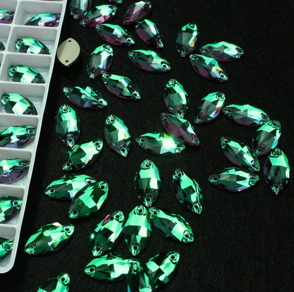 Emerald Dream színű zabszem alakú kristály