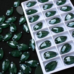 Emerald Opal színű csepp alakú kristály