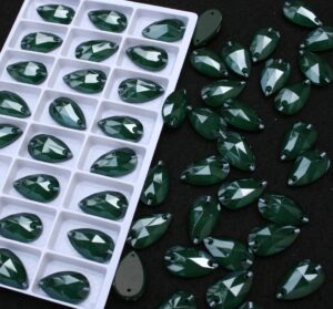 Emerald Opal színű csepp alakú kristály