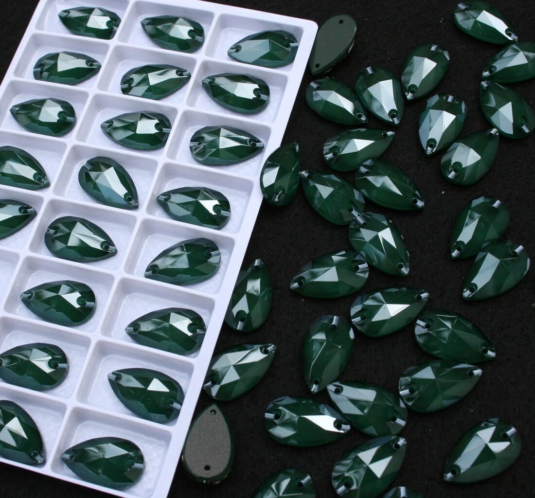 Emerald Opal színű csepp alakú kristály