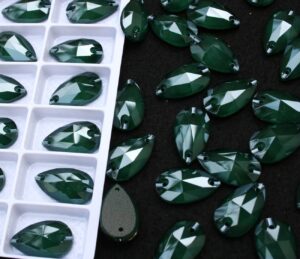 Emerald Opal színű csepp alakú kristály