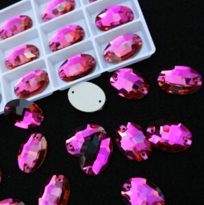 Fuchsia színű ovális alakú kristály