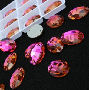 Fuchsia színű ovális alakú kristály