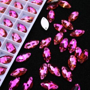 Fuchsia színű zabszem alakú kristály