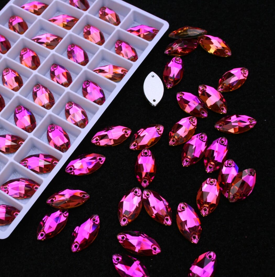 Fuchsia színű zabszem alakú kristály