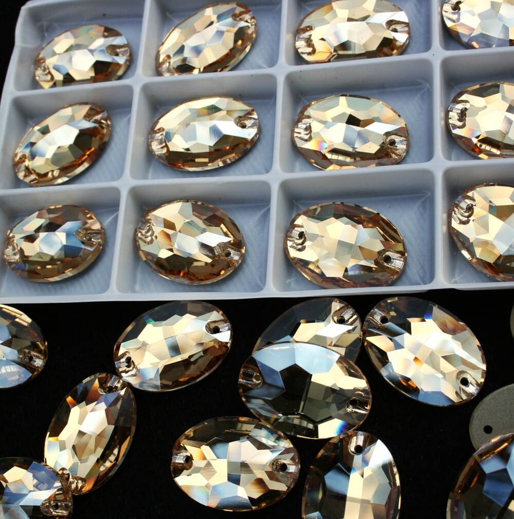 Gold Shadow színű ovális alakú kristály