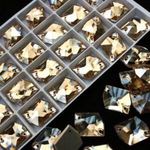 Gold Shadow színű tört rombusz alakú kristály