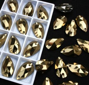 Gold színű csepp alakú kristály