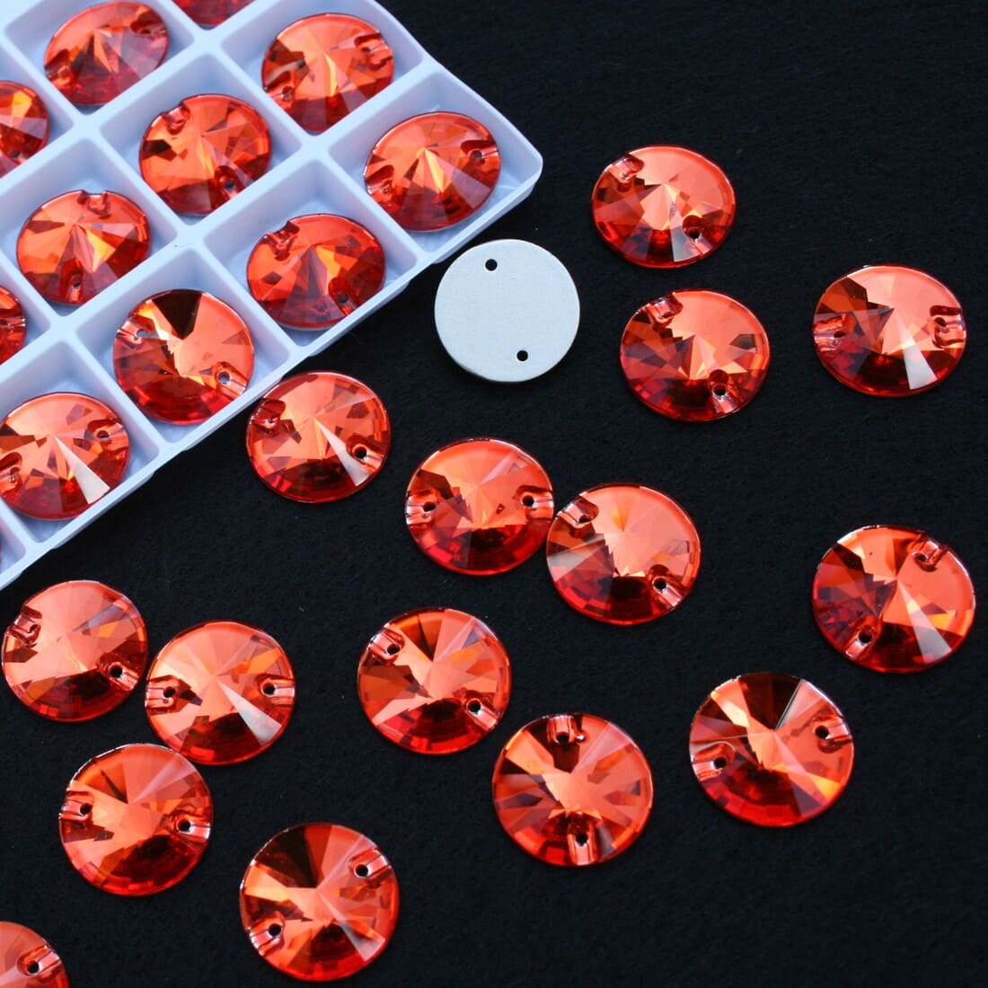 Hyacinth színű kör alakú kristály