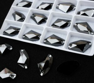 Jet Hematite színű ék alakú kristály