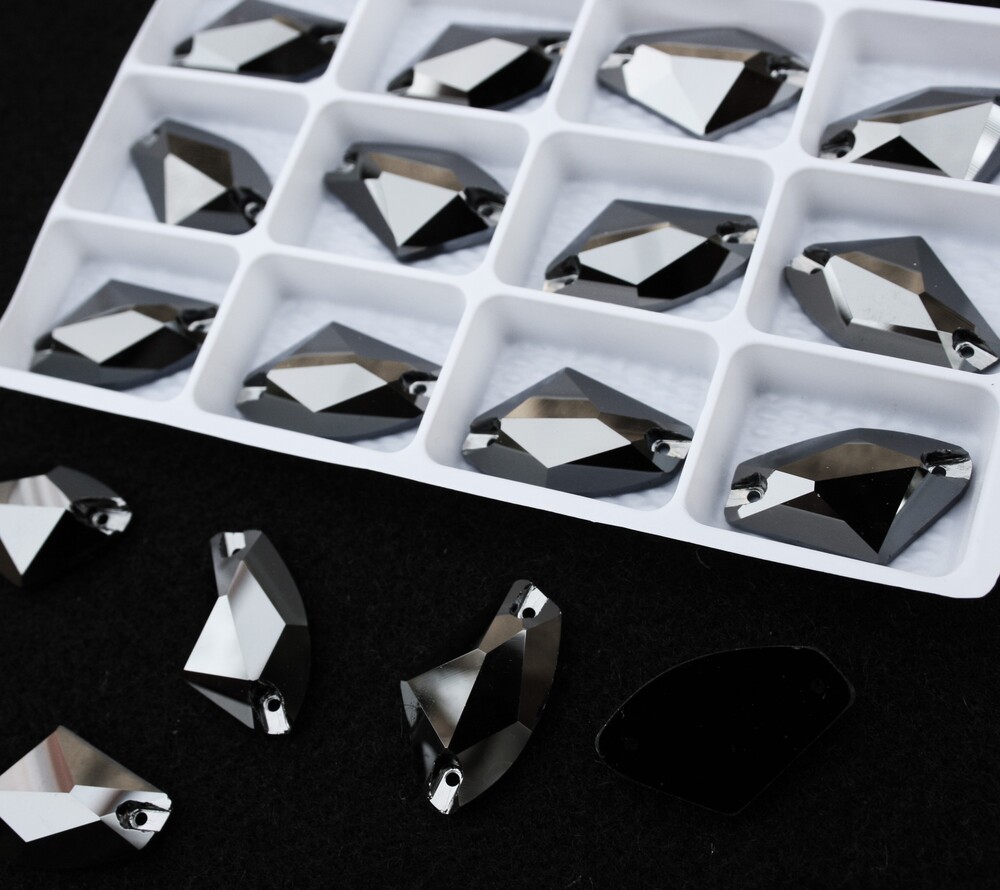 Jet Hematite színű ék alakú kristály