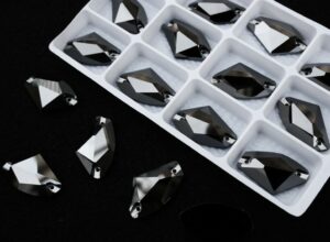 Jet Hematite színű ék alakú kristály