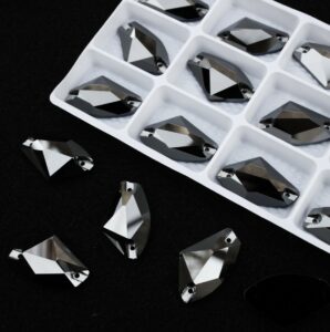 Jet Hematite színű ék alakú kristály