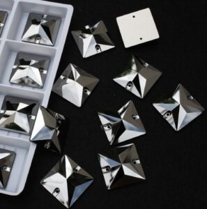 Jet Hematite színű négyzet alakú kristály