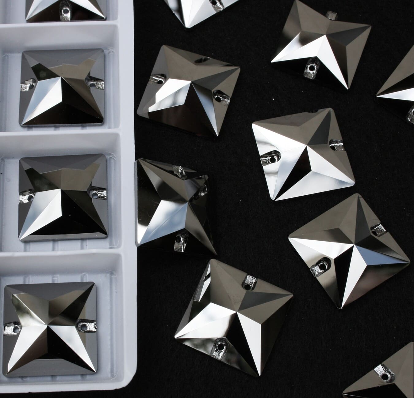 Jet Hematite színű négyzet alakú kristály