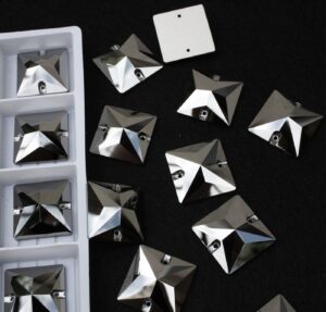 Jet Hematite színű négyzet alakú kristály