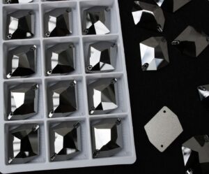 Jet Hematite színű tört rombusz alakú kristály