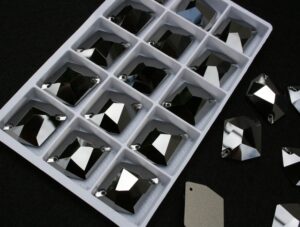 Jet Hematite színű tört rombusz alakú kristály