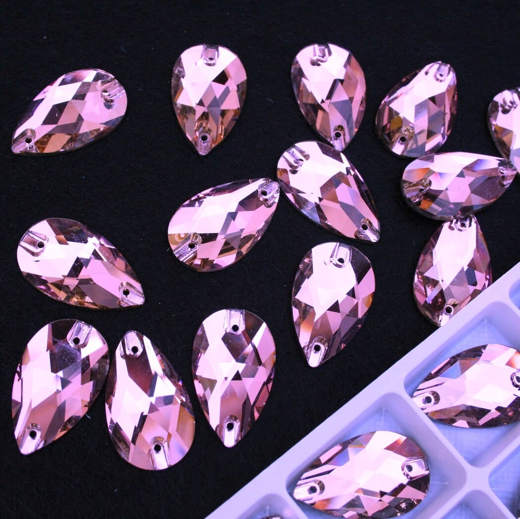 Light Amethyst színű csepp alakú kristály