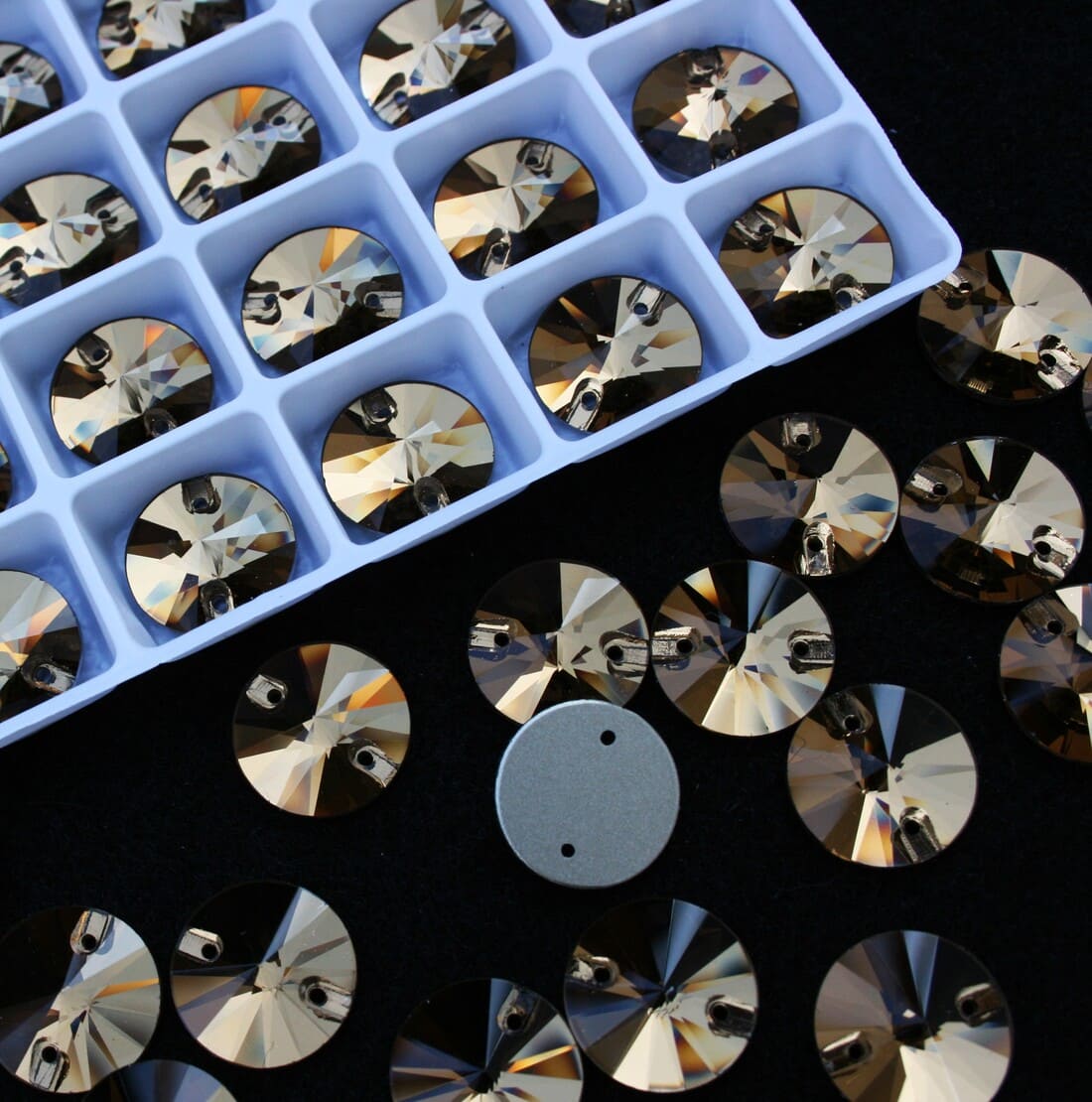 Light Colorado Topaz színű kör alakú kristály