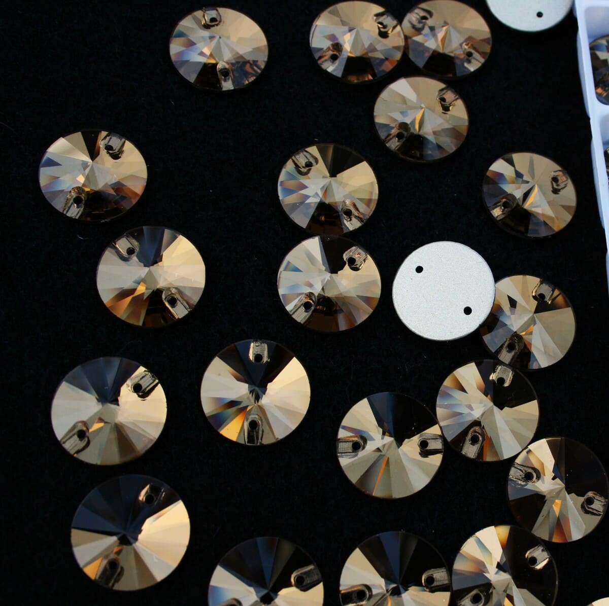 Light Colorado Topaz színű kör alakú kristály