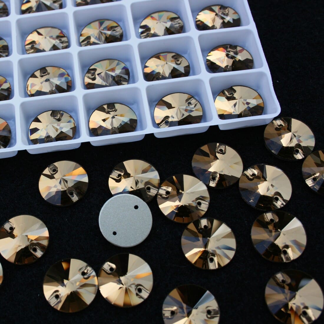 Light Colorado Topaz színű kör alakú kristály