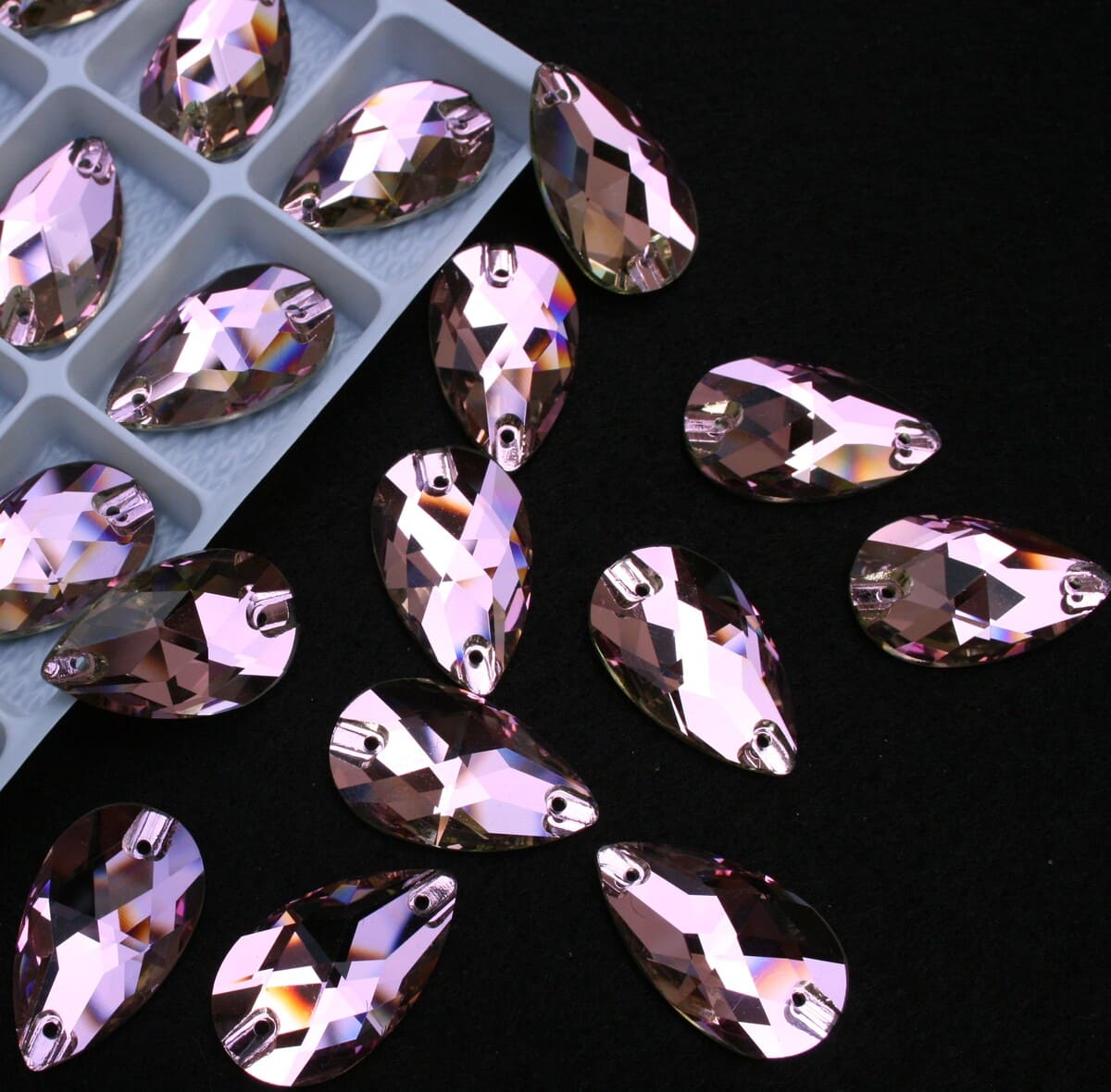 Light Rose színű csepp alakú kristály