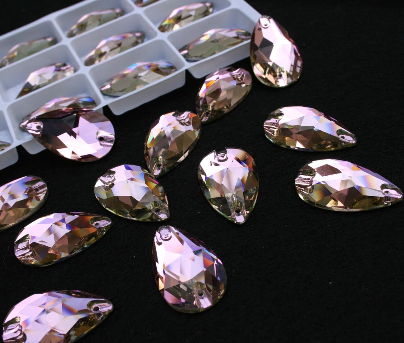 Light Rose színű csepp alakú kristály