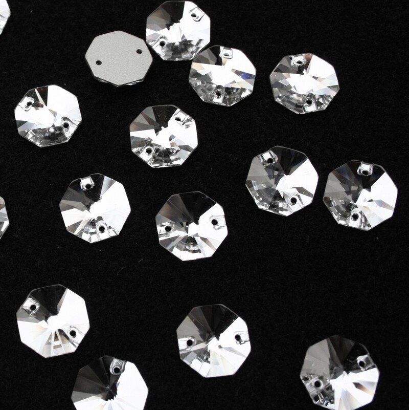 Crystal színű nyolcszög alakú kristály