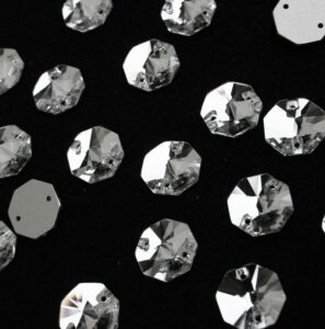 Crystal színű nyolcszög alakú kristály