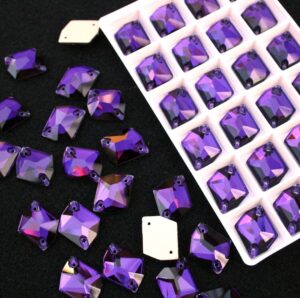 Purple Velvet színű tört rombusz alakú kristály