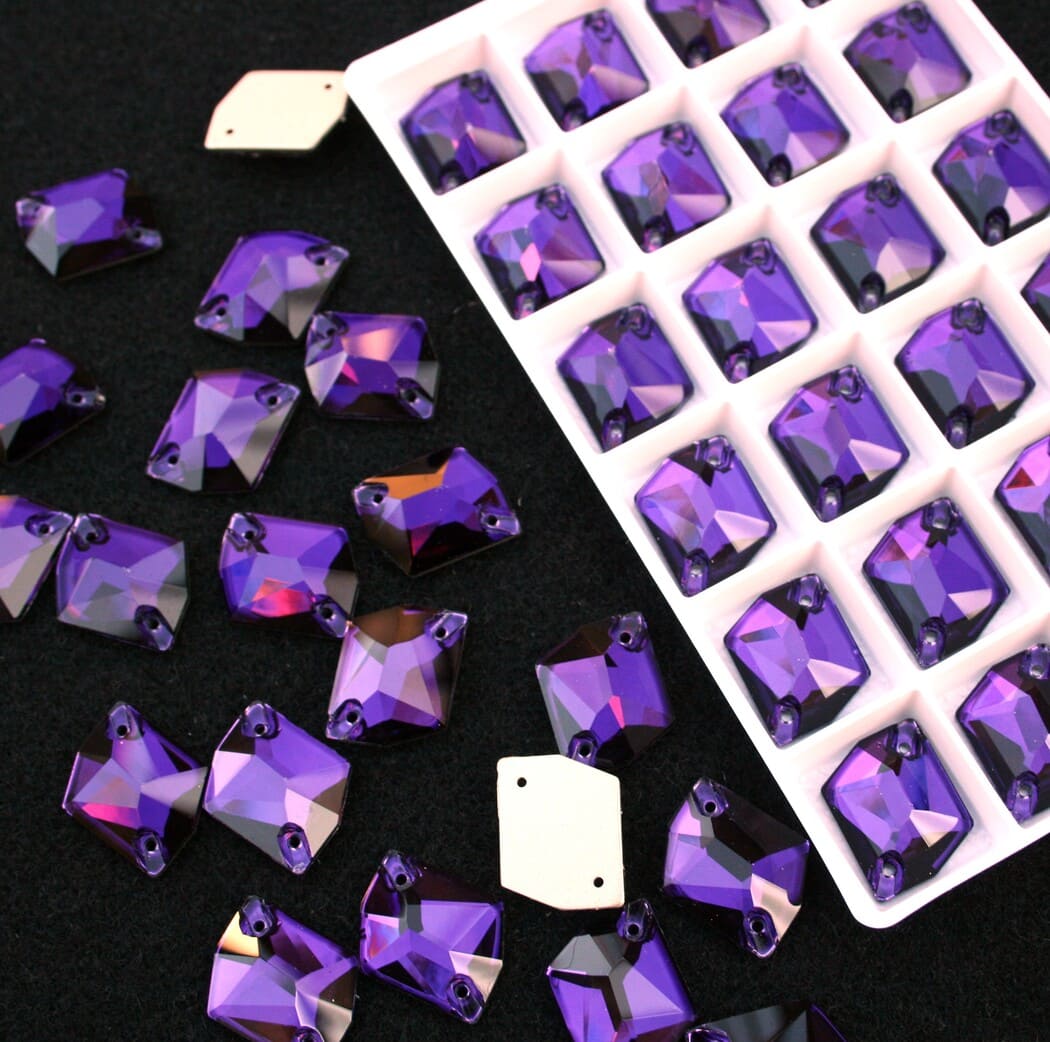 Purple Velvet színű tört rombusz alakú kristály