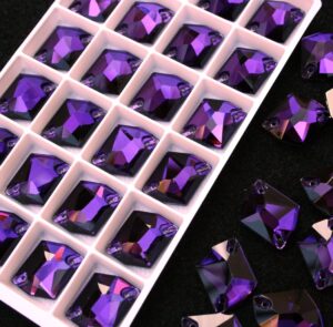 Purple Velvet színű tört rombusz alakú kristály