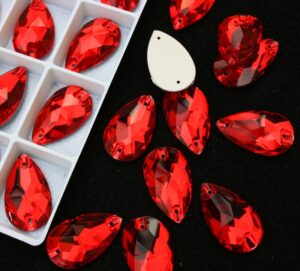 Light Siam színű csepp alakú kristály