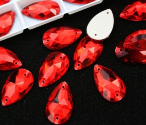 Light Siam színű csepp alakú kristály