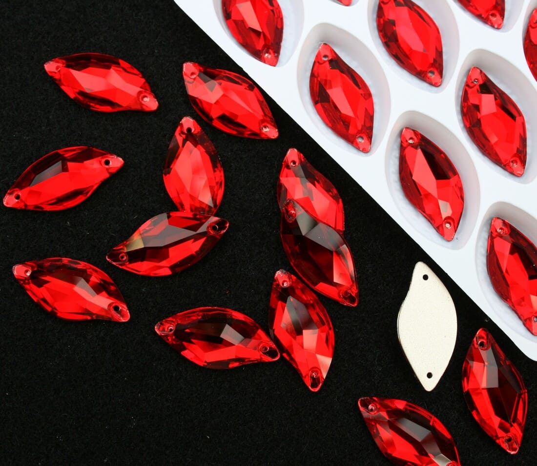 Light Siam színű levél alakú kristály