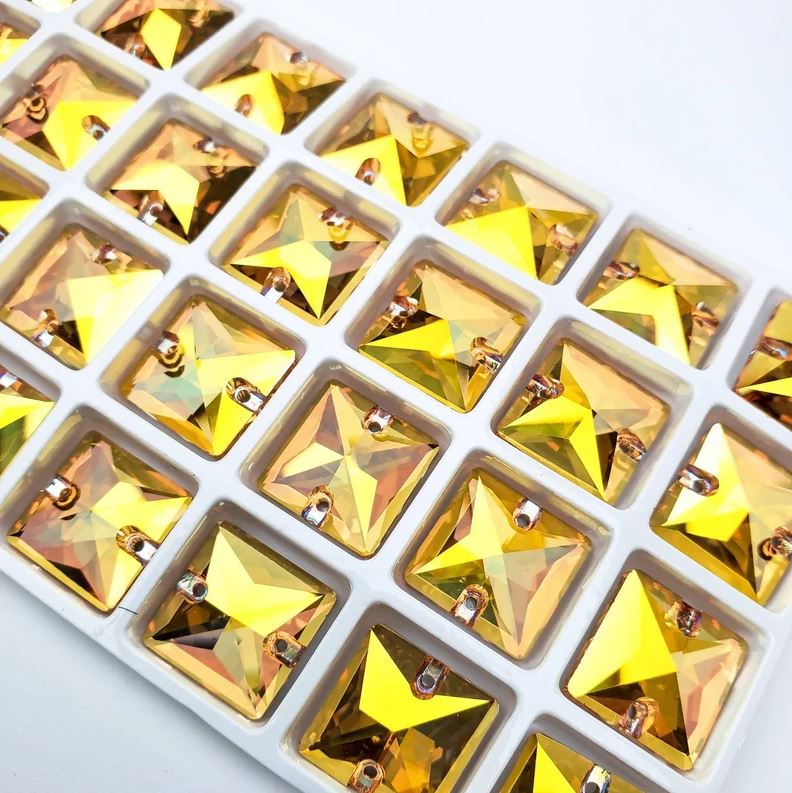 Sunshine színű négyzet alakú kristály