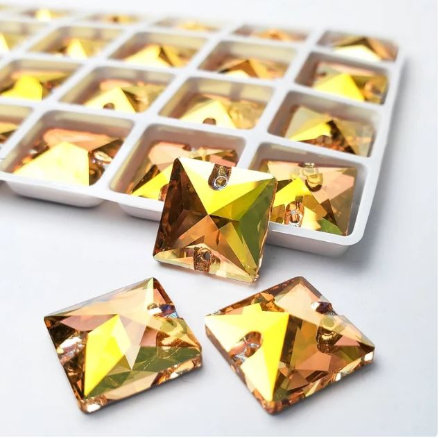 Sunshine színű négyzet alakú kristály