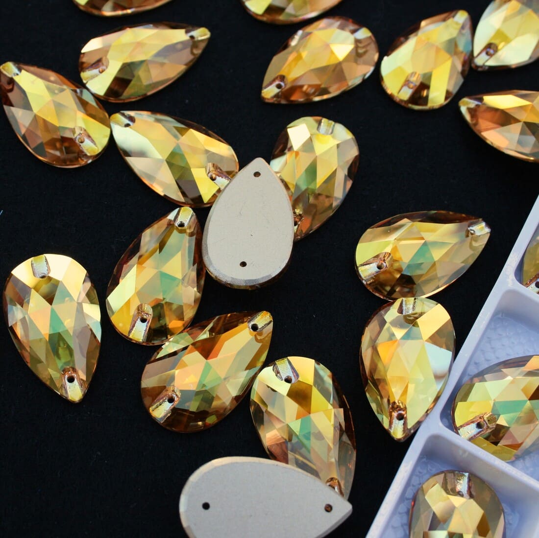 Sunshine színű csepp alakú kristály