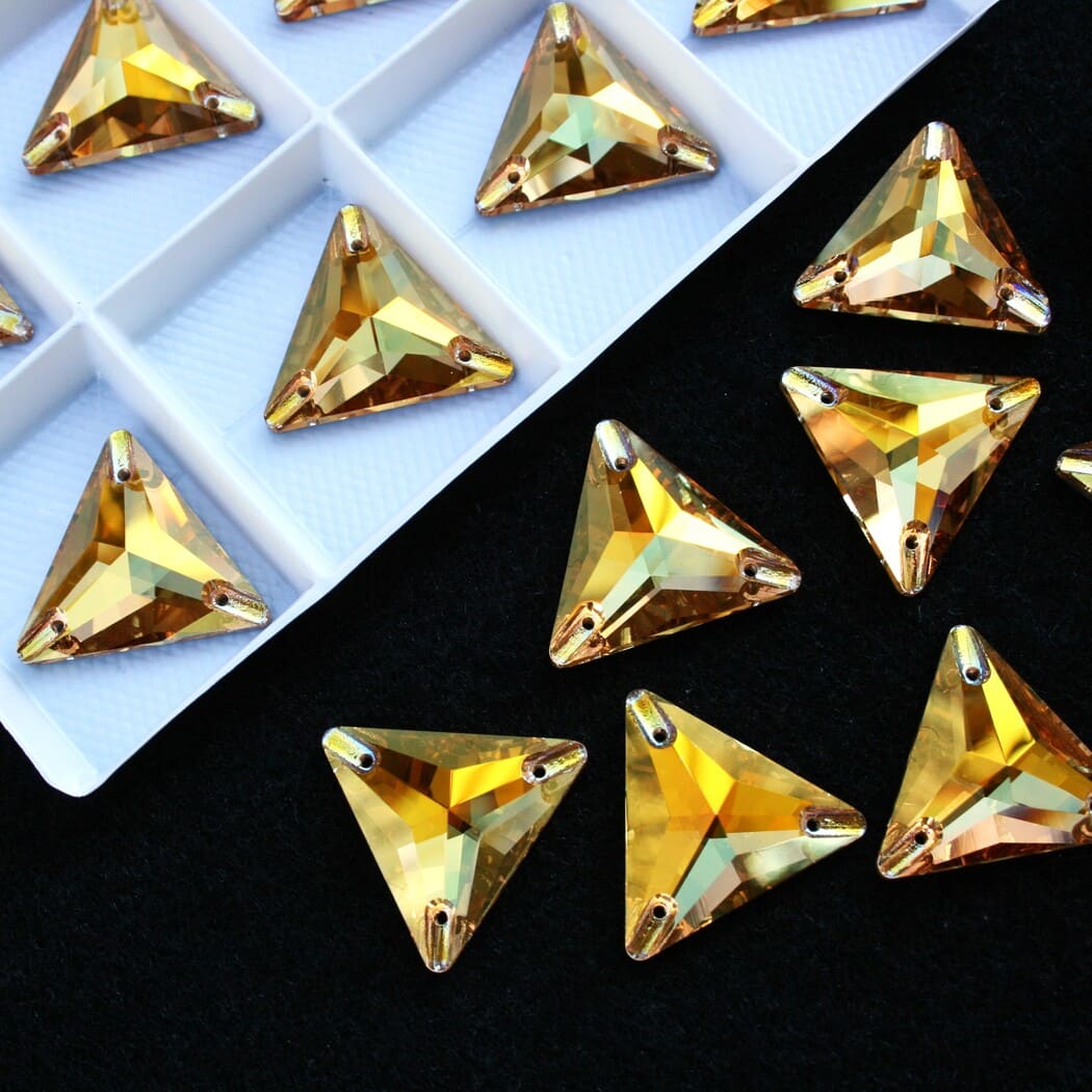 Sunshine színű háromszög alakú kristály