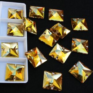 Sunshine színű négyzet alakú kristály