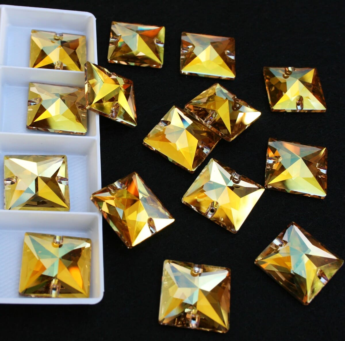 Sunshine színű négyzet alakú kristály