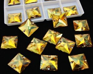 Sunshine színű négyzet alakú kristály