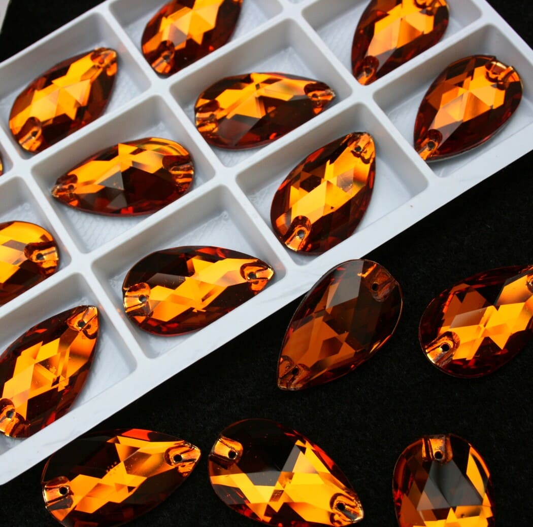 Topaz színű csepp alakú kristály