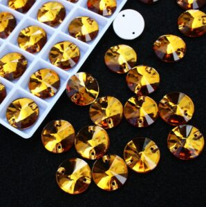 Topaz színű kör alakú kristály