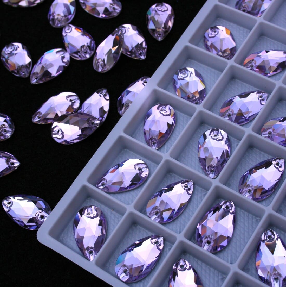 Violet színű csepp alakú kristály