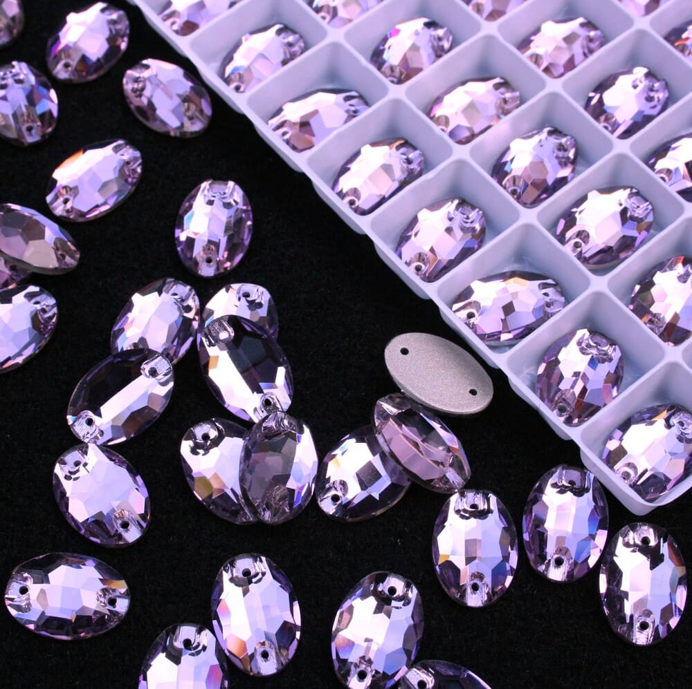 Violet színű ovális alakú kristály