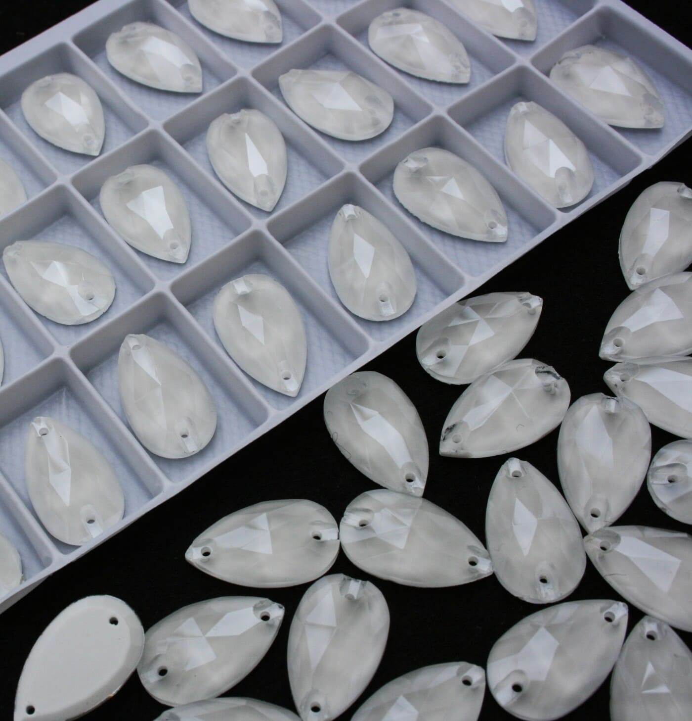 White opal színű csepp alakú kristály - Kristály Kuckó White opal színű csepp alakú kristály