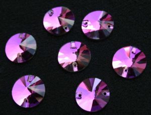 Amethyst színű kör alakú kristály