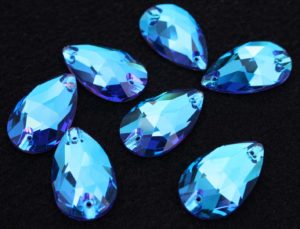 Blue zircon dream színű csepp alakú kristály